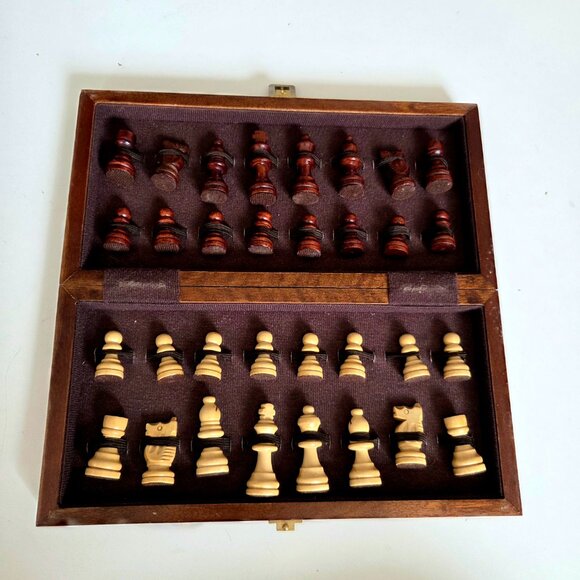 Vintage wooden chess set with board. - Picture 1 of 9